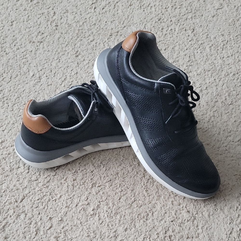 Johnston & Murphy Activate U THROAT